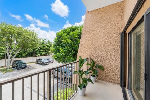 Condo in Pinecrest, Florida, 2 bedrooms  № 1794098 - photo 13