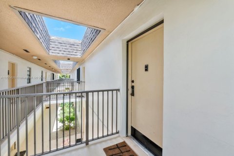 Condo in Pinecrest, Florida, 2 bedrooms  № 1794098 - photo 2