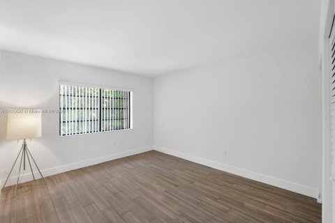 Condo in Pinecrest, Florida, 2 bedrooms  № 1794098 - photo 11