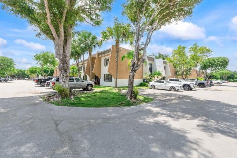 Condo in Pinecrest, Florida, 2 bedrooms  № 1794098 - photo 18