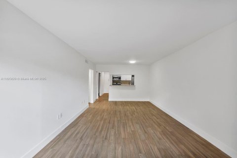 Condo in Pinecrest, Florida, 2 bedrooms  № 1794098 - photo 4