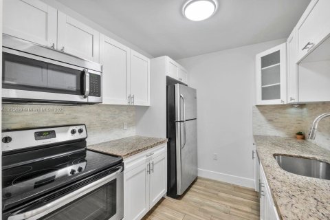 Condo in Pinecrest, Florida, 2 bedrooms  № 1794098 - photo 6