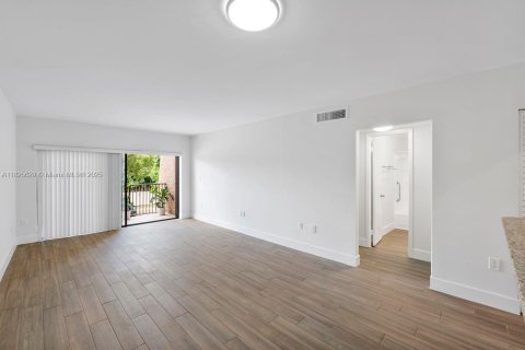 Condo in Pinecrest, Florida, 2 bedrooms  № 1794098 - photo 3