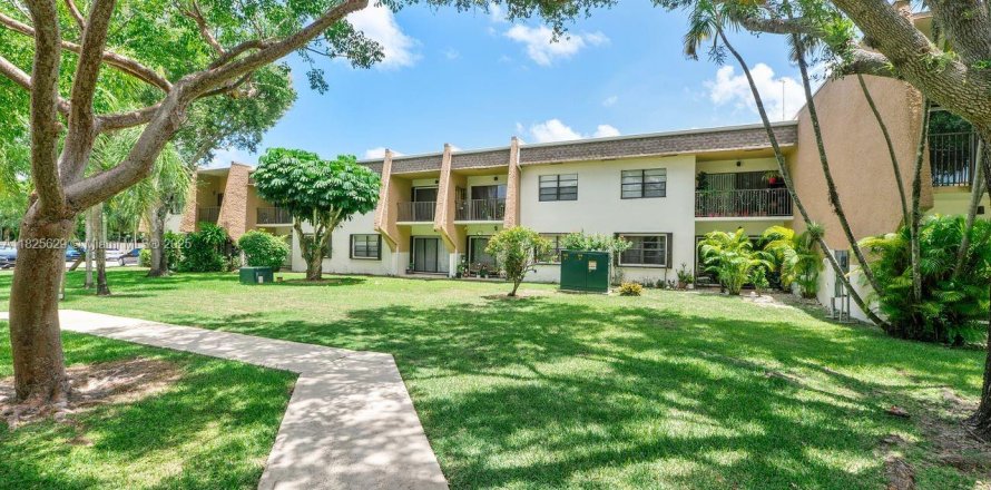 Condo in Pinecrest, Florida, 2 bedrooms  № 1794098