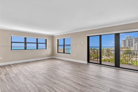Copropriété à vendre à Hollywood, Floride: 3 chambres, 184.88 m2 № 2181274 - photo 13