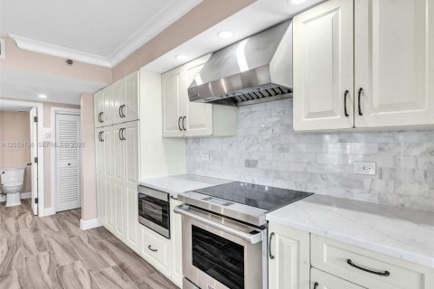 Copropriété à vendre à Hollywood, Floride: 3 chambres, 184.88 m2 № 2181274 - photo 10