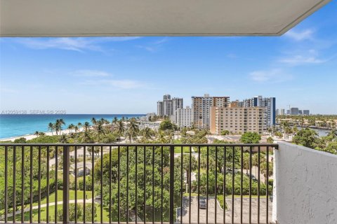 Copropriété à vendre à Hollywood, Floride: 3 chambres, 184.88 m2 № 2181274 - photo 16