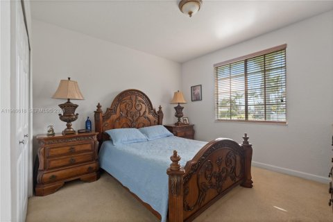 House in Miami, Florida 5 bedrooms, 314.47 sq.m. № 2043284 - photo 27