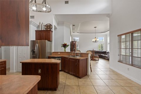 House in Miami, Florida 5 bedrooms, 314.47 sq.m. № 2043284 - photo 12