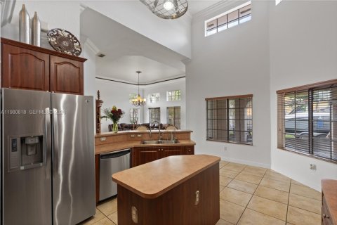 House in Miami, Florida 5 bedrooms, 314.47 sq.m. № 2043284 - photo 14