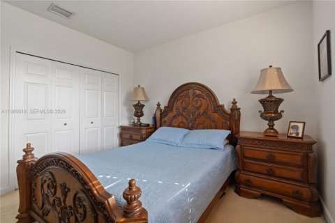 House in Miami, Florida 5 bedrooms, 314.47 sq.m. № 2043284 - photo 28