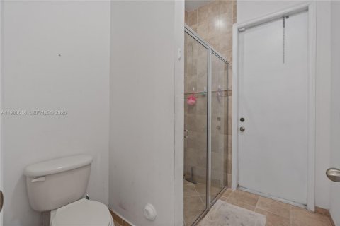 House in Miami, Florida 5 bedrooms, 314.47 sq.m. № 2043284 - photo 25