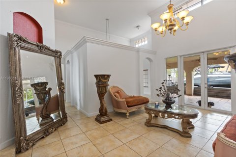 House in Miami, Florida 5 bedrooms, 314.47 sq.m. № 2043284 - photo 4