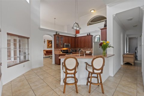 House in Miami, Florida 5 bedrooms, 314.47 sq.m. № 2043284 - photo 19