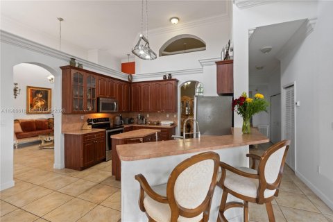 House in Miami, Florida 5 bedrooms, 314.47 sq.m. № 2043284 - photo 20