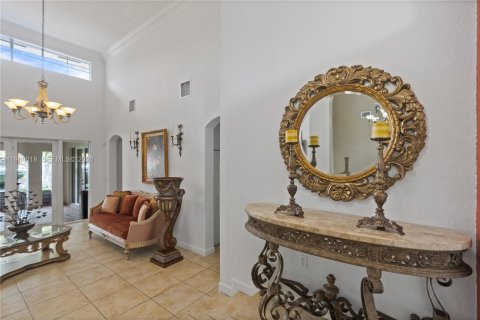House in Miami, Florida 5 bedrooms, 314.47 sq.m. № 2043284 - photo 2