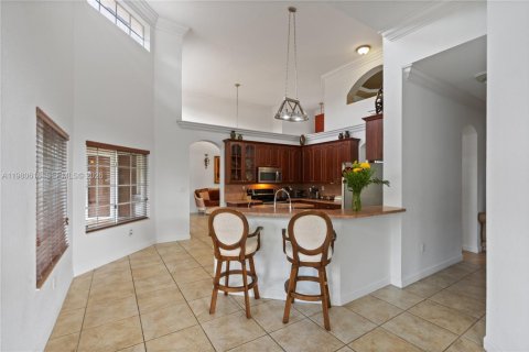 House in Miami, Florida 5 bedrooms, 314.47 sq.m. № 2043284 - photo 18