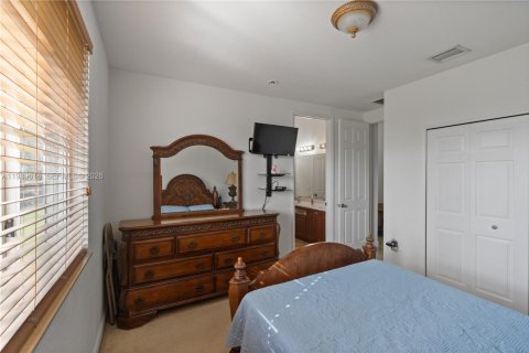 House in Miami, Florida 5 bedrooms, 314.47 sq.m. № 2043284 - photo 29