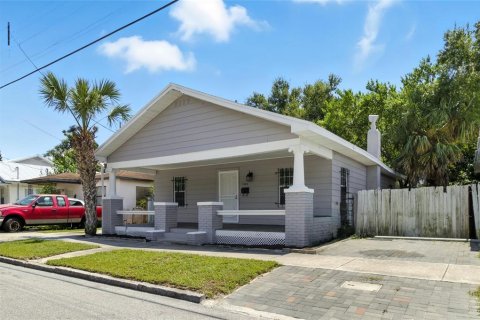 House in Tampa, Florida 3 bedrooms, 96.25 sq.m. № 1909829 - photo 4