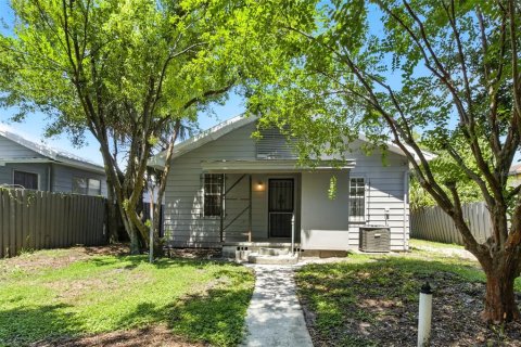 House in Tampa, Florida 3 bedrooms, 96.25 sq.m. № 1909829 - photo 24