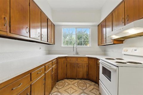 House in Tampa, Florida 3 bedrooms, 96.25 sq.m. № 1909829 - photo 9