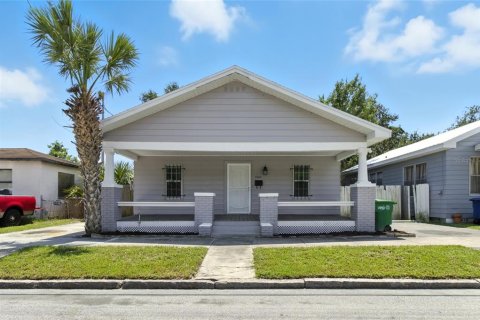 House in Tampa, Florida 3 bedrooms, 96.25 sq.m. № 1909829 - photo 2