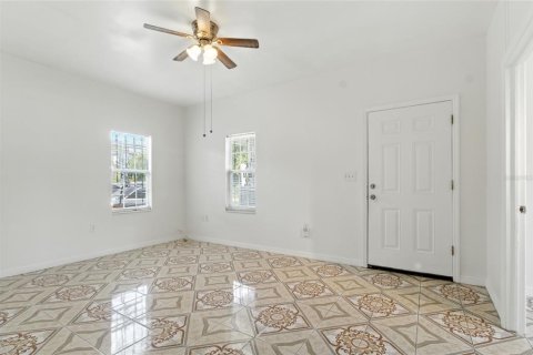 House in Tampa, Florida 3 bedrooms, 96.25 sq.m. № 1909829 - photo 11