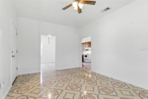 House in Tampa, Florida 3 bedrooms, 96.25 sq.m. № 1909829 - photo 12