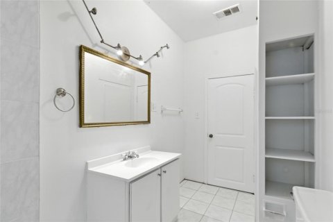 House in Tampa, Florida 3 bedrooms, 96.25 sq.m. № 1909829 - photo 14