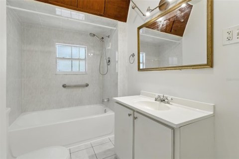 House in Tampa, Florida 3 bedrooms, 96.25 sq.m. № 1909829 - photo 15