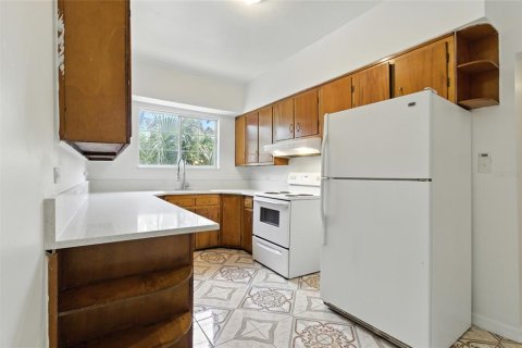 House in Tampa, Florida 3 bedrooms, 96.25 sq.m. № 1909829 - photo 8