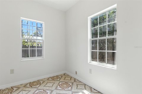 House in Tampa, Florida 3 bedrooms, 96.25 sq.m. № 1909829 - photo 22