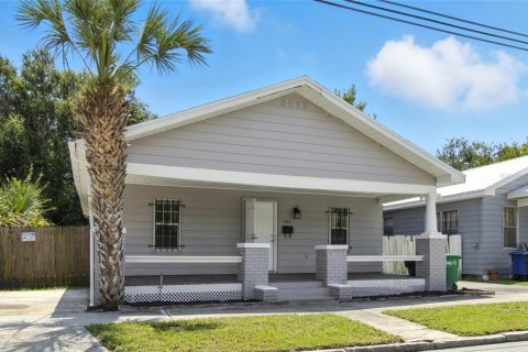 House in Tampa, Florida 3 bedrooms, 96.25 sq.m. № 1909829 - photo 3