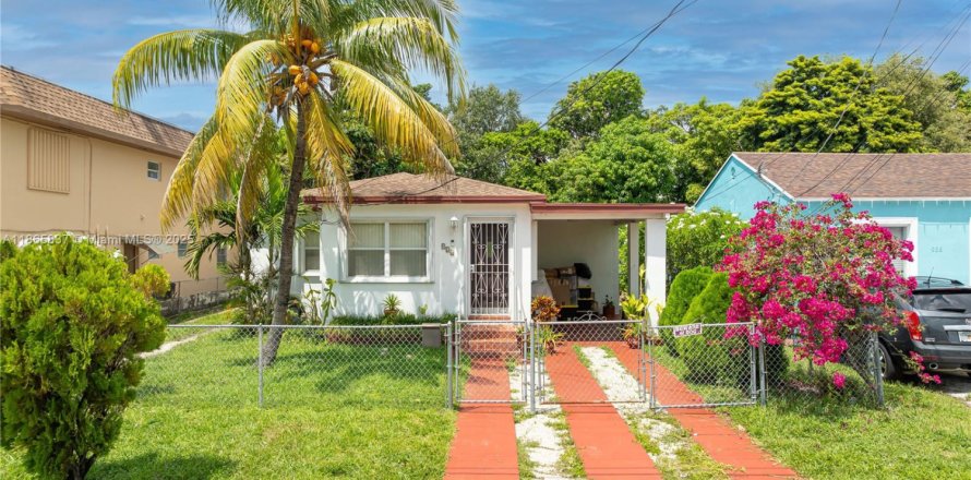 House in Miami, Florida 2 bedrooms, 85.93 sq.m. № 1893491