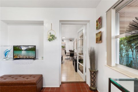 House in Miami, Florida 2 bedrooms, 85.93 sq.m. № 1893491 - photo 18