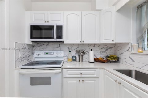 House in Miami, Florida 2 bedrooms, 85.93 sq.m. № 1893491 - photo 9