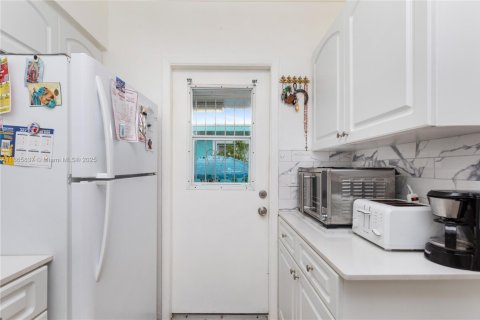 House in Miami, Florida 2 bedrooms, 85.93 sq.m. № 1893491 - photo 8