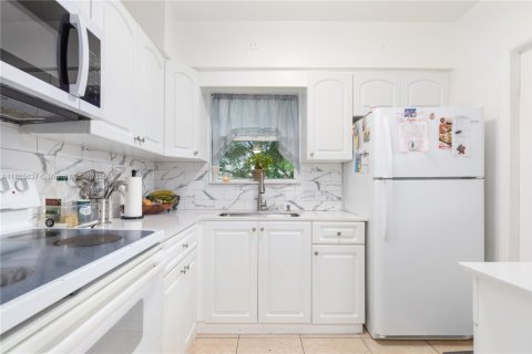 House in Miami, Florida 2 bedrooms, 85.93 sq.m. № 1893491 - photo 6