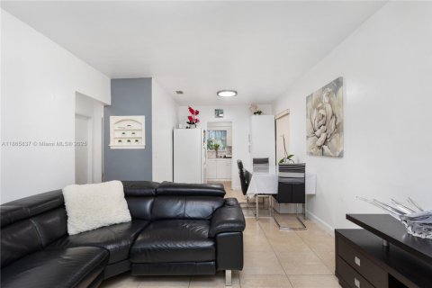 House in Miami, Florida 2 bedrooms, 85.93 sq.m. № 1893491 - photo 21