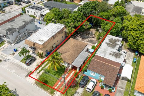 House in Miami, Florida 2 bedrooms, 85.93 sq.m. № 1893491 - photo 27