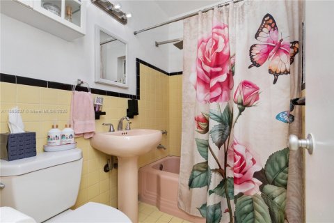 House in Miami, Florida 2 bedrooms, 85.93 sq.m. № 1893491 - photo 14