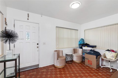 House in Miami, Florida 2 bedrooms, 85.93 sq.m. № 1893491 - photo 17
