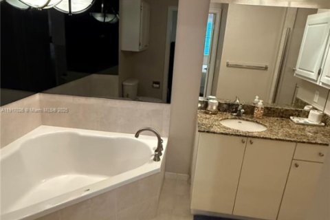 Condominio en venta en Hollywood, Florida, 2 dormitorios, 108.14 m2 № 1973971 - foto 30