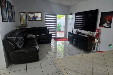 House in Miami, Florida 4 bedrooms, 171.87 sq.m. № 1739756 - photo 6
