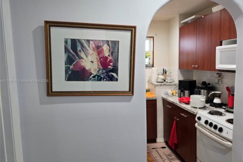 House in Miami, Florida 4 bedrooms, 171.87 sq.m. № 1739756 - photo 18