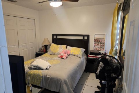 House in Miami, Florida 4 bedrooms, 171.87 sq.m. № 1739756 - photo 15