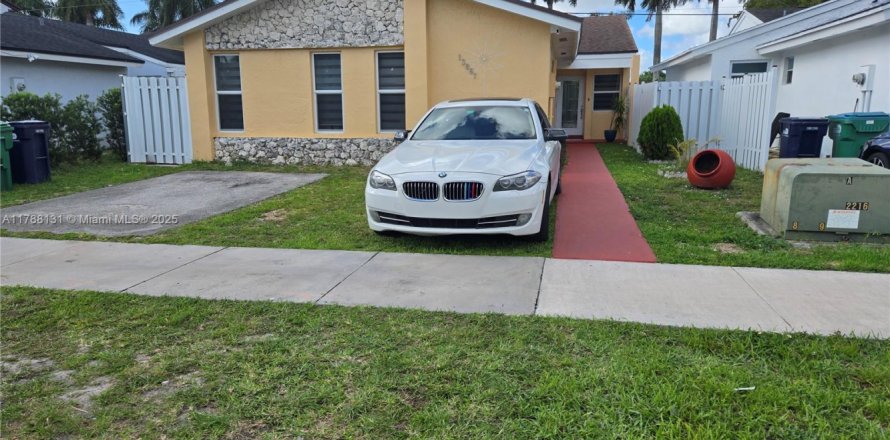 House in Miami, Florida 4 bedrooms, 171.87 sq.m. № 1739756