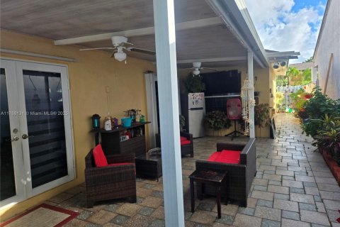 House in Miami, Florida 4 bedrooms, 171.87 sq.m. № 1739756 - photo 10