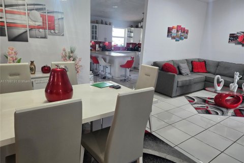 House in Miami, Florida 4 bedrooms, 171.87 sq.m. № 1739756 - photo 4