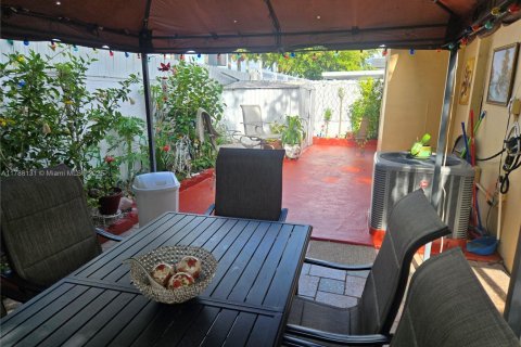 House in Miami, Florida 4 bedrooms, 171.87 sq.m. № 1739756 - photo 13